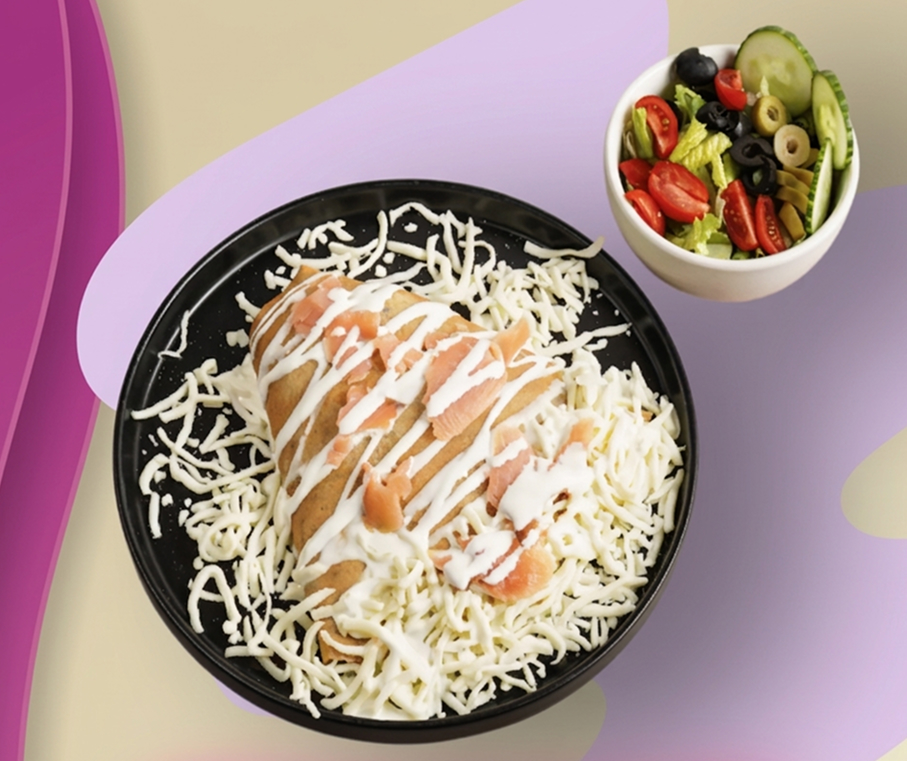 Crêpe salée Stellita servie avec salade