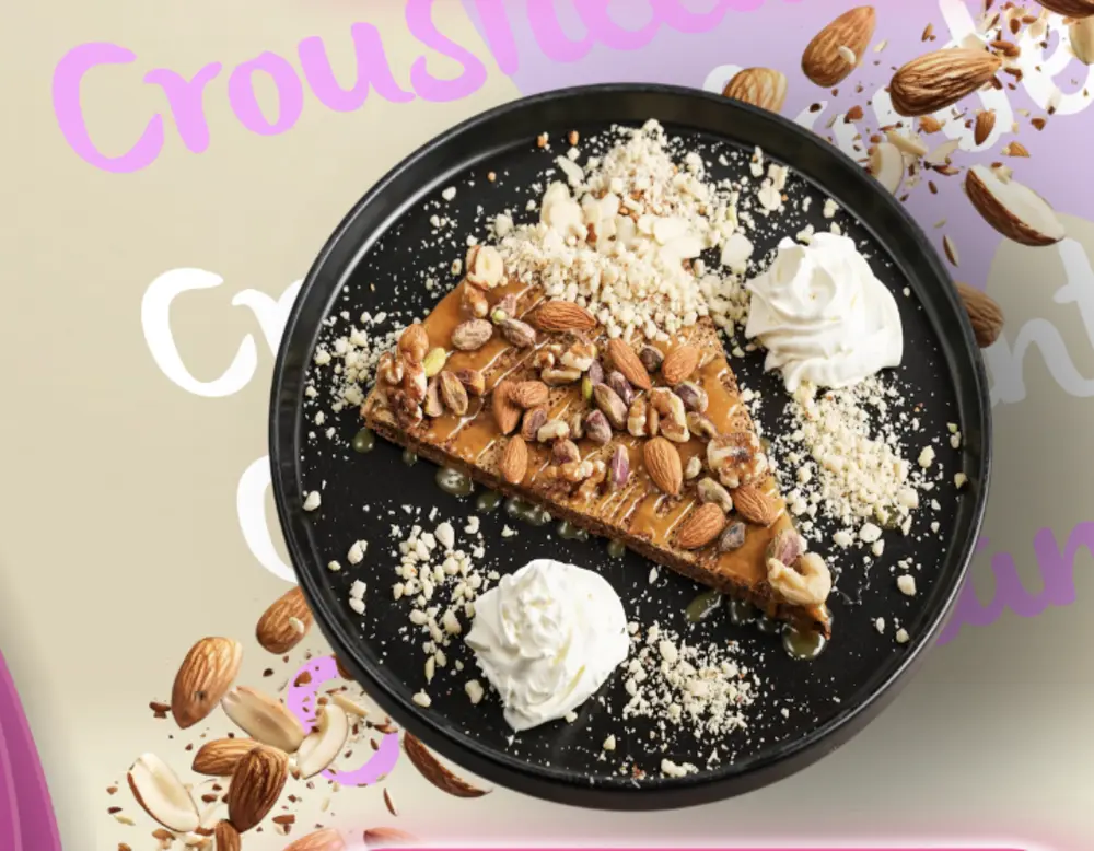 Croffle croustillant garni de noix